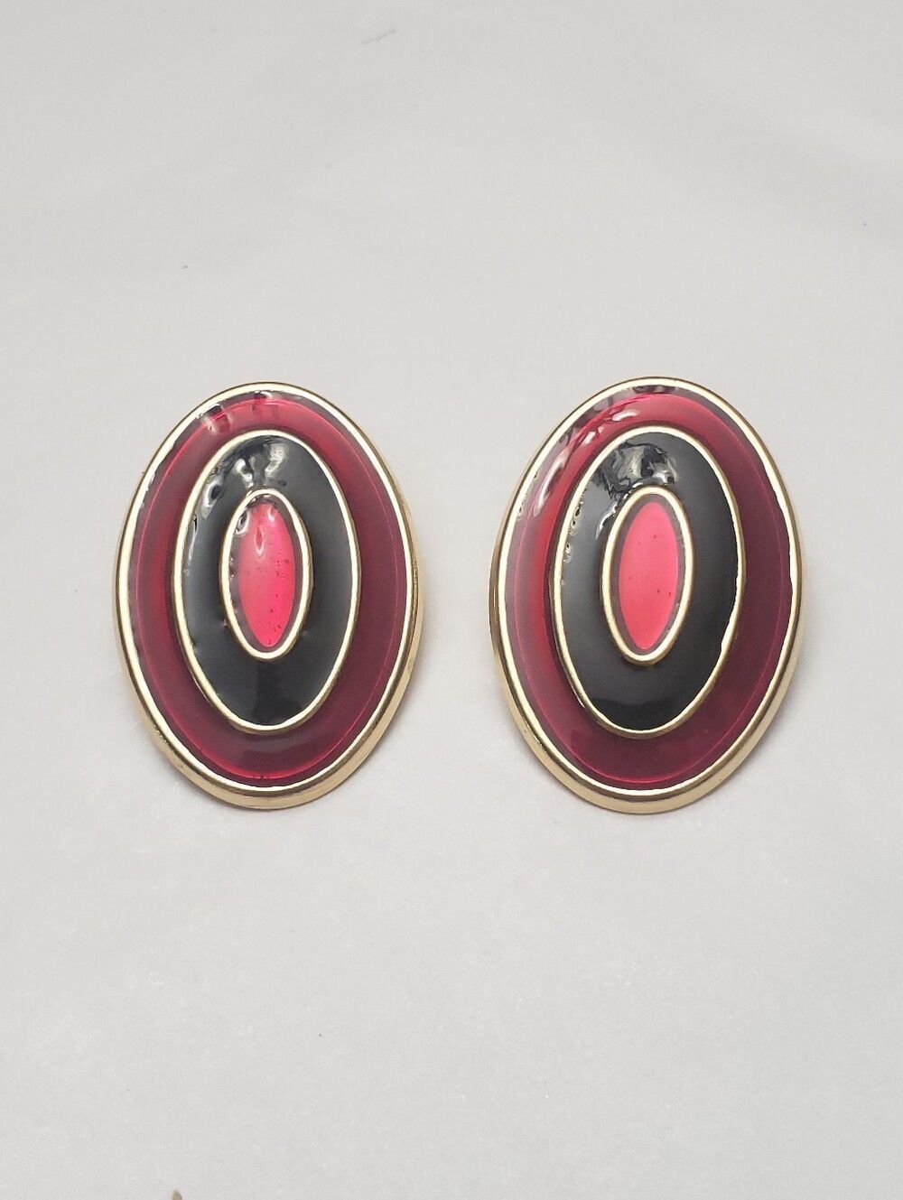 Oval Enameled Pierced Earrings Goldtone Red Black Dramatic